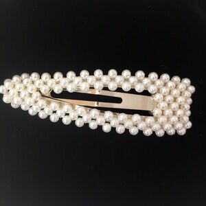 Pearl hair clip